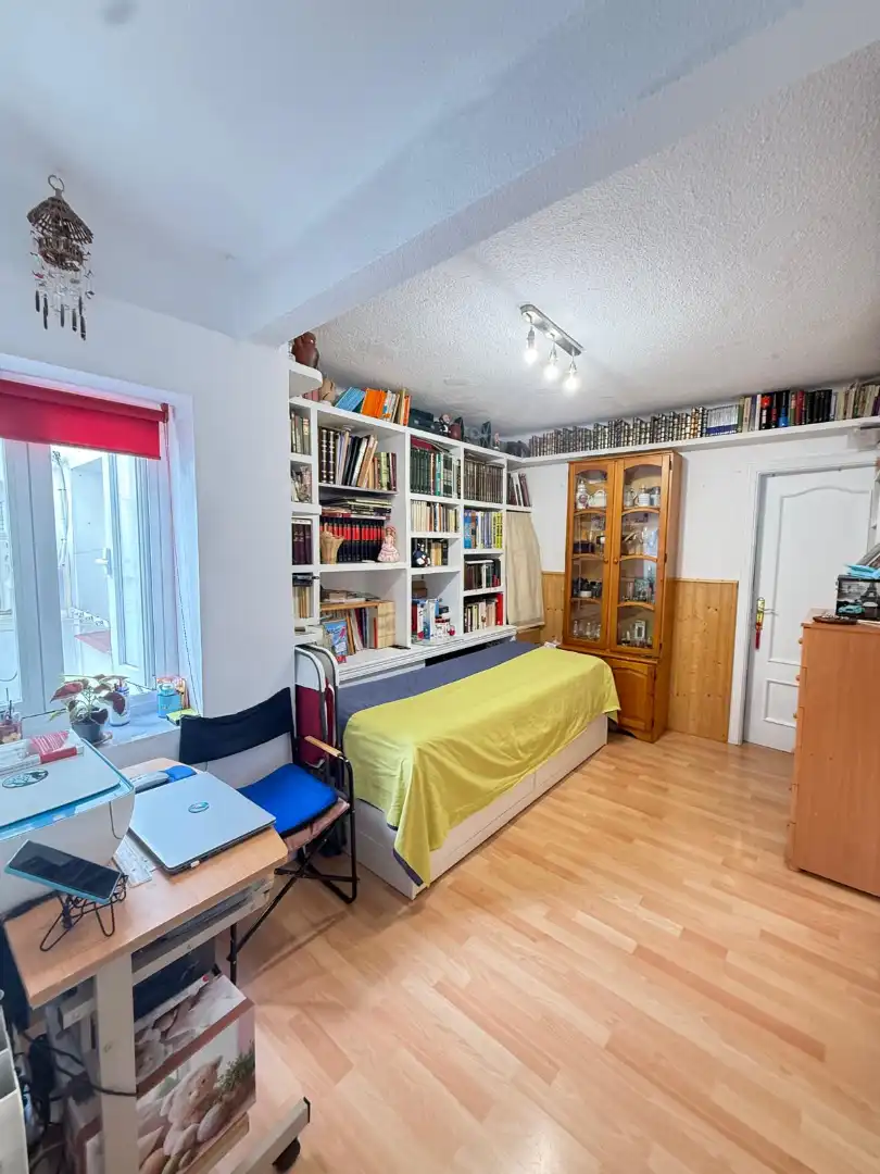 Flat for sale in Madrid  with Air Conditioner and Heating