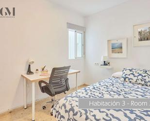 Bedroom of Flat to share in  Cádiz Capital  with Air Conditioner and Terrace