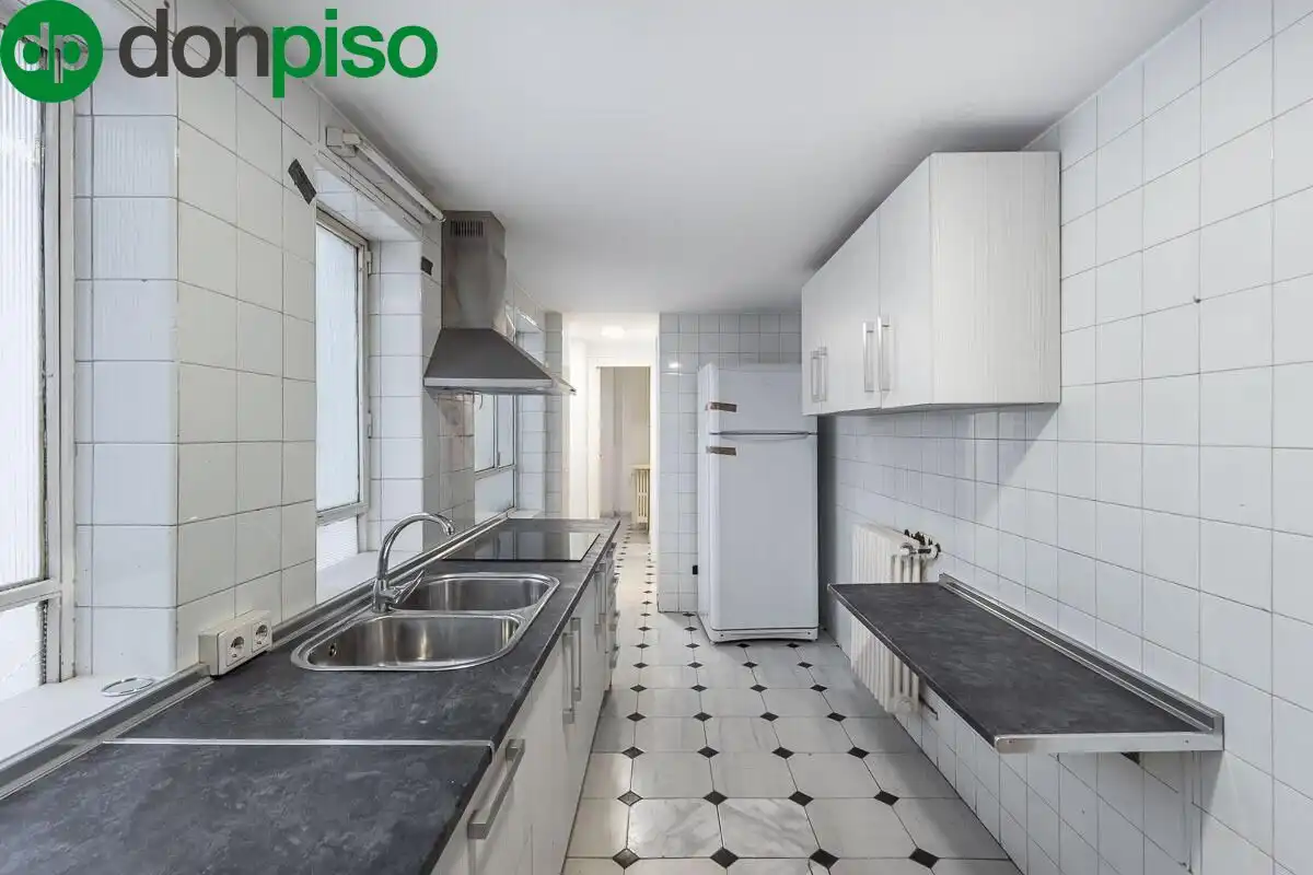 Küche von Wohnung zum Verkauf in Granada