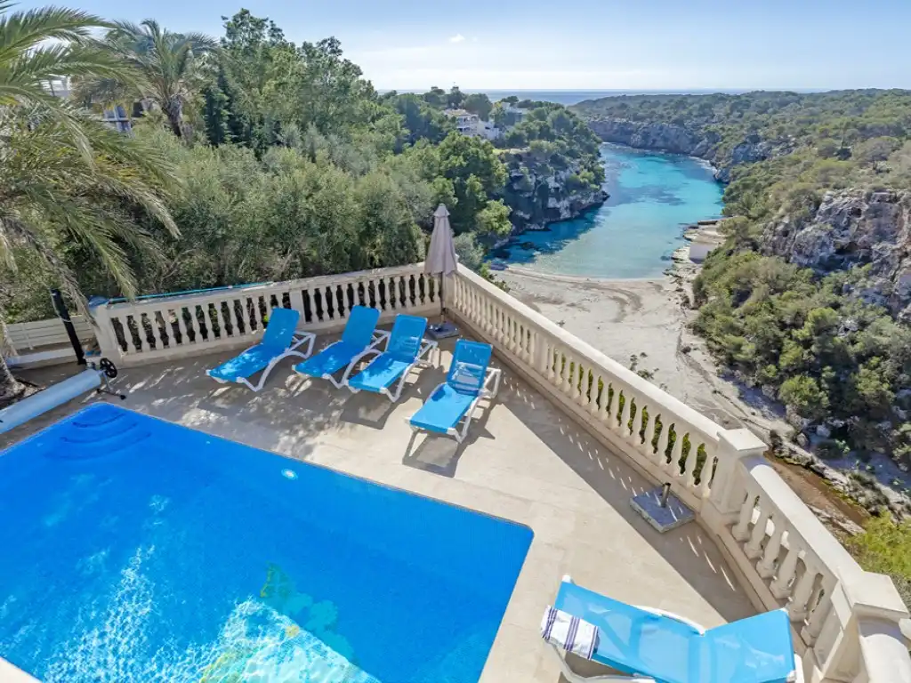 Casa amb terrassa en venda a Cala Pi - Vallgornera