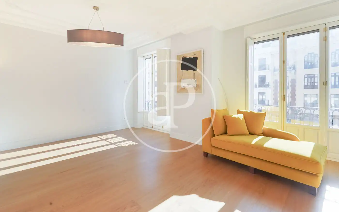 Living room of Flat for sale in Madrid  with Air Conditioner, Heating and Storage room