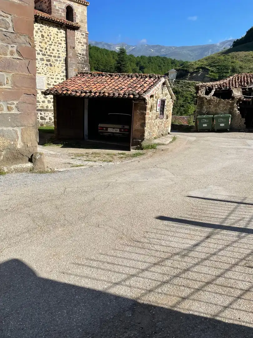 Aparcament de Casa o xalet en venda en Polaciones amb Jardí privat, Traster i Balcó