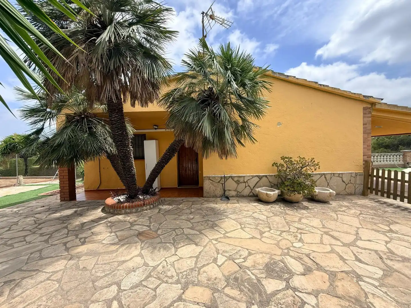 Vista exterior de Casa o chalet en venta en Olèrdola con Calefacción, Jardín privado y Terraza