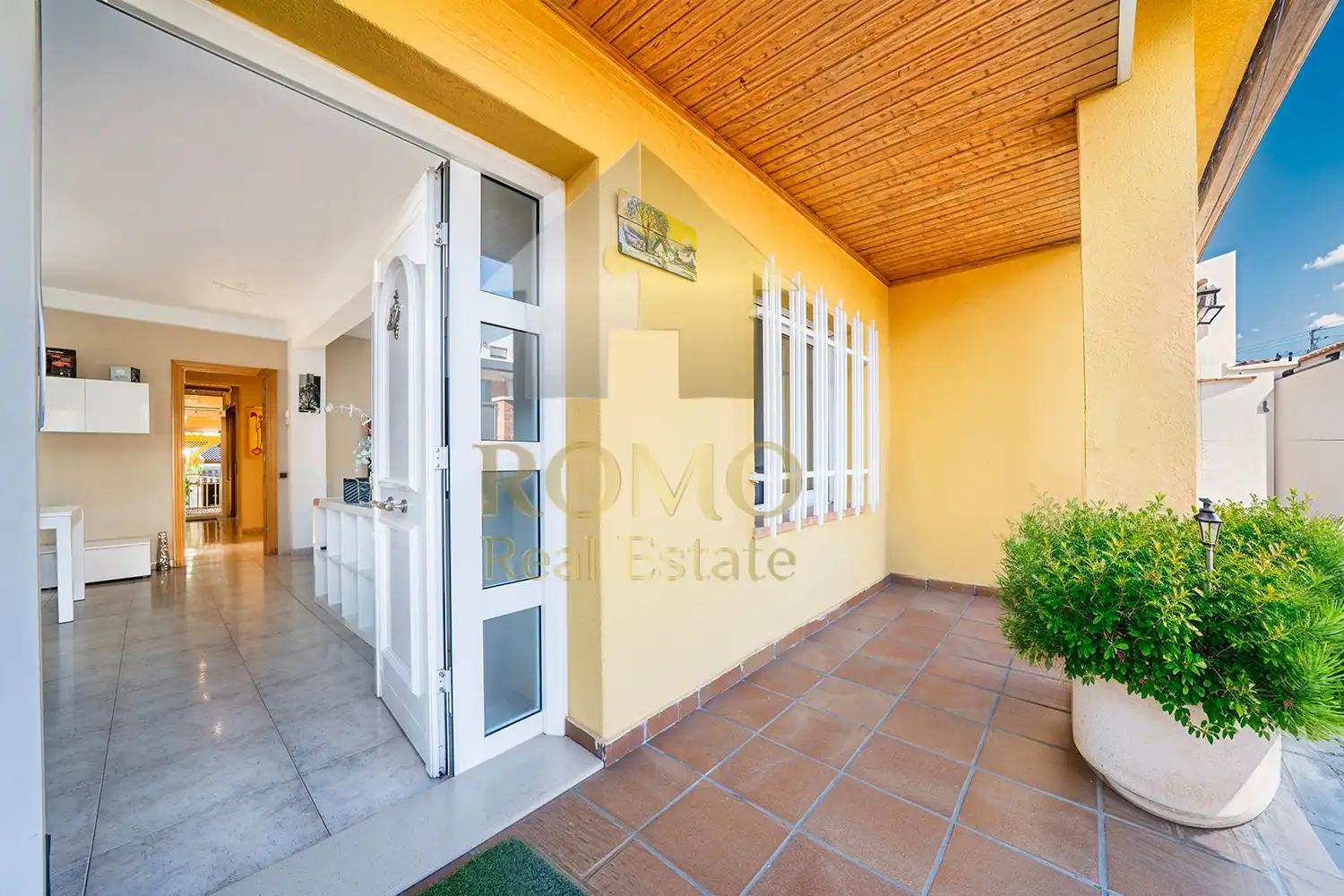 Vista exterior de Casa o xalet en venda en Santa Perpètua de Mogoda amb Calefacció, Jardí privat i Parquet
