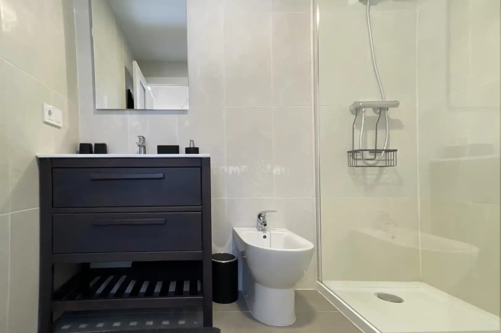 Badezimmer von Haus oder Chalet zum Verkauf in L'Alfàs del Pi mit Klimaanlage, Heizung und Privatgarten