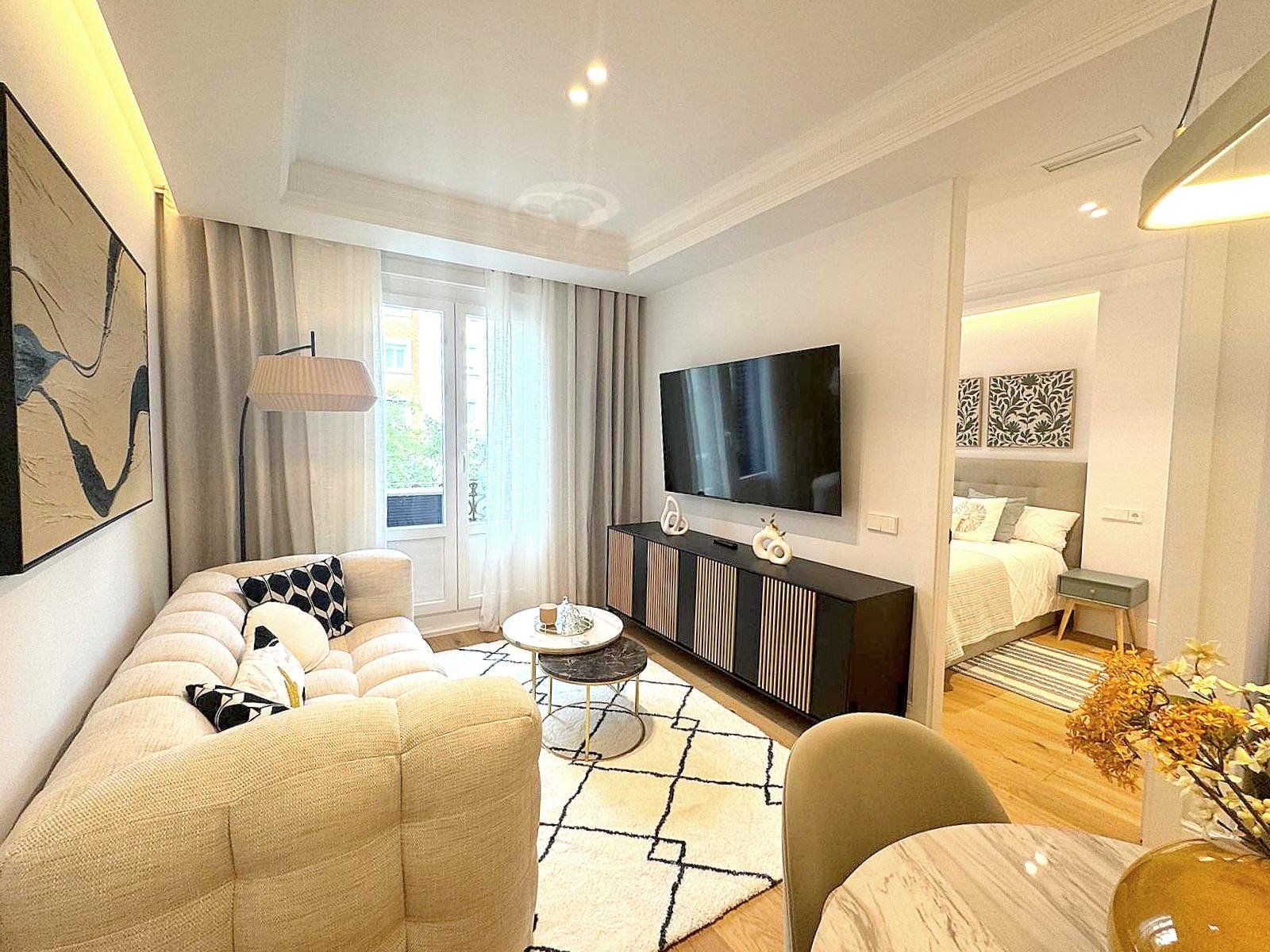 Sala de estar de Piso de alquiler en  Madrid Capital con Aire acondicionado, Calefacción y Amueblado