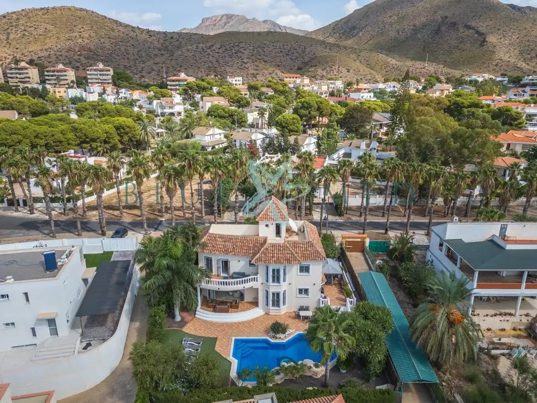 Villa con terrazza in vendita a Avenida del Oeste 1, imagen 2