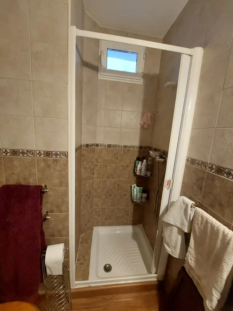 Badezimmer von Wohnung zum Verkauf in León Capital  mit Heizung, Privatgarten und Abstellraum