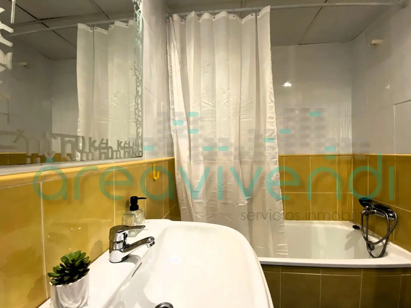 Bathroom of Duplexes for sale in Castellón de la Plana / Castelló de la Plana  with Air Conditioner, Terrace and Storage room