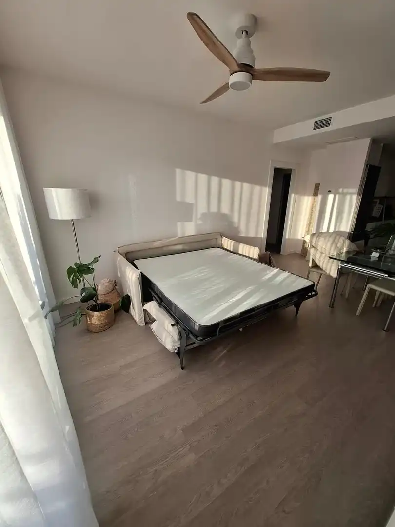 Wohnzimmer von Wohnung zur Miete in Motril mit Klimaanlage, Privatgarten und Möbliert