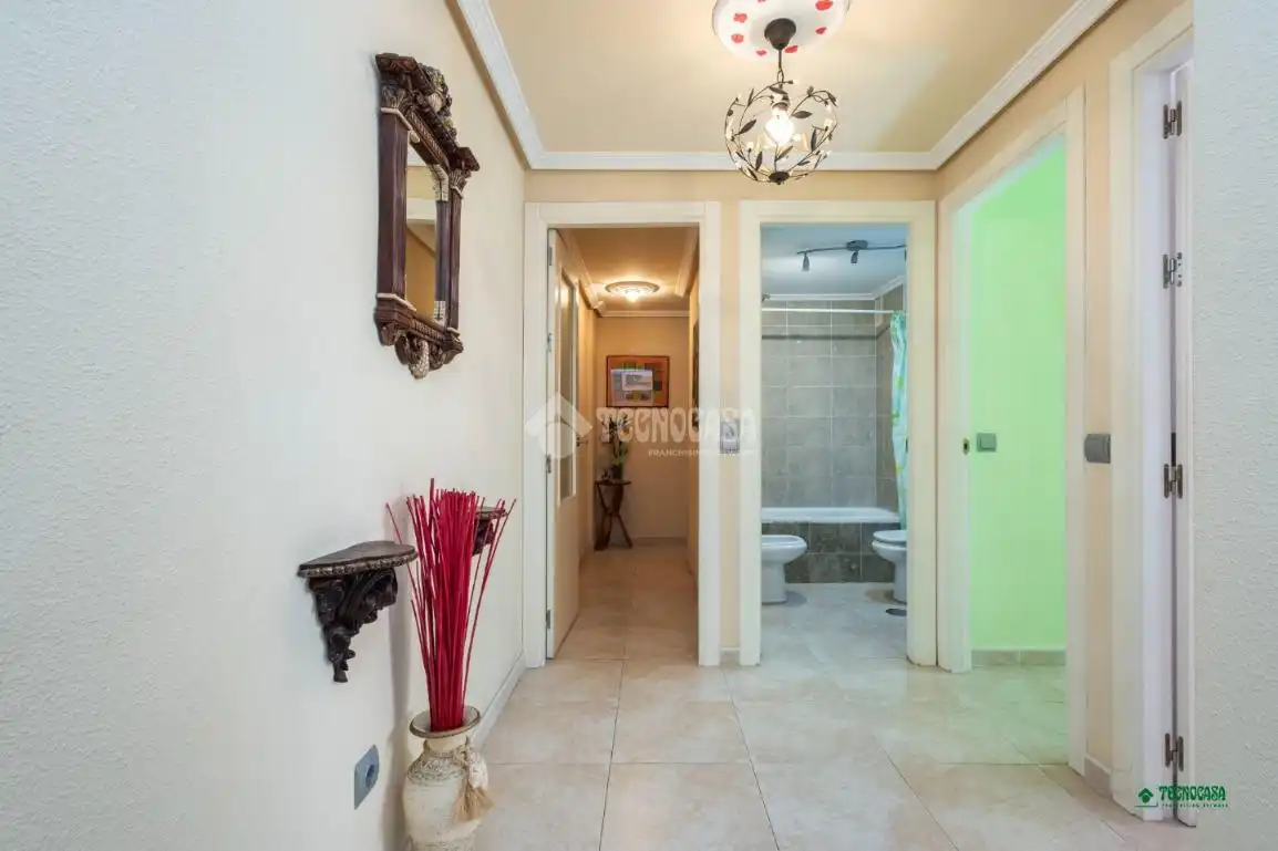 Piso en venta en Almería con Amueblado
