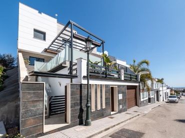 Villa con piscina in affitto a Calle de la Exótica 450