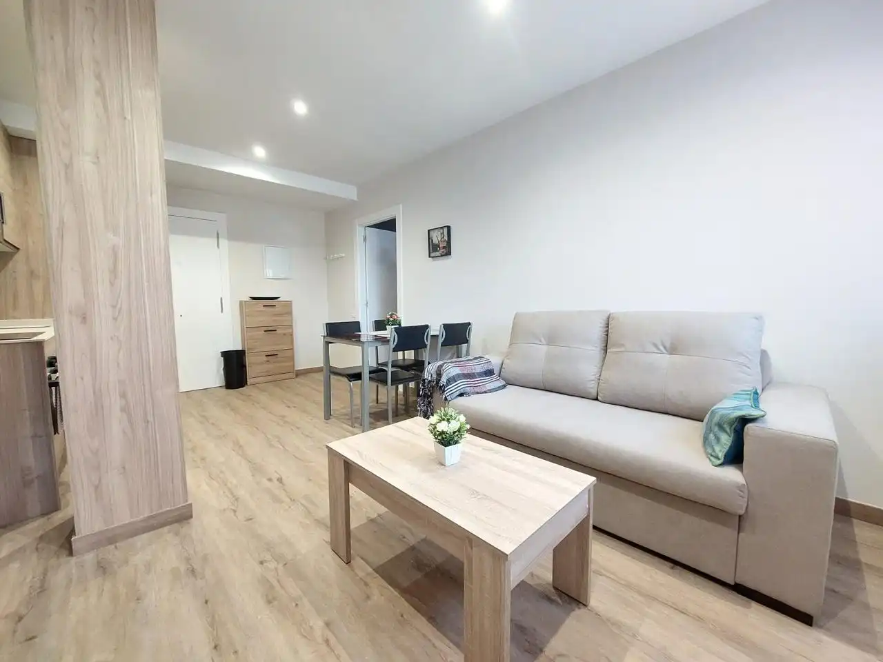 Wohnzimmer von Erdgeschoss zur Miete in Gijón  mit Heizung, Abstellraum und Möbliert