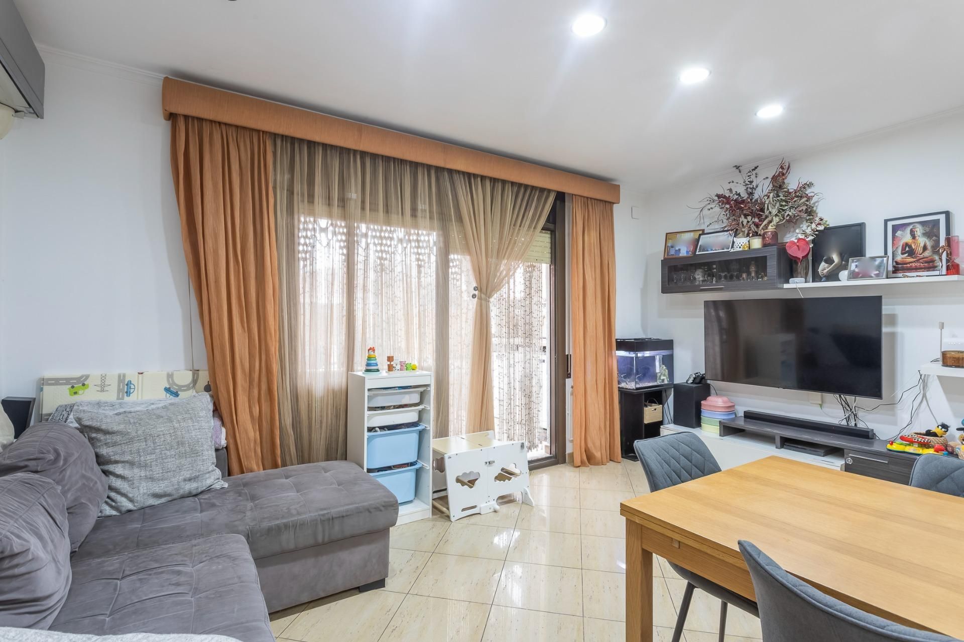 Living room of Flat for sale in Sabadell  with Air Conditioner, Heating and Terrace