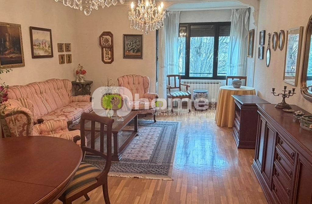Living room of Flat for sale in Zamora Capital   with Heating, Parquet flooring and Terrace