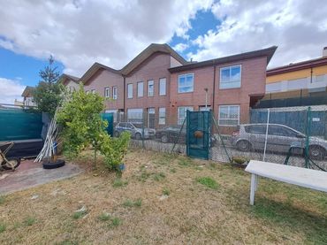 Reihenhaus mit Garten zum Verkauf in Villafría - La Ventilla - Castañares