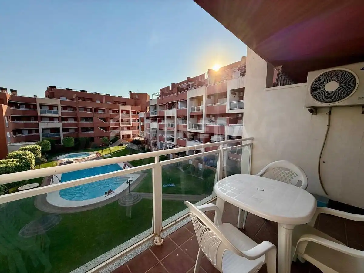 Terrassa de Apartament en venda en Roquetas de Mar amb Piscina comunitària