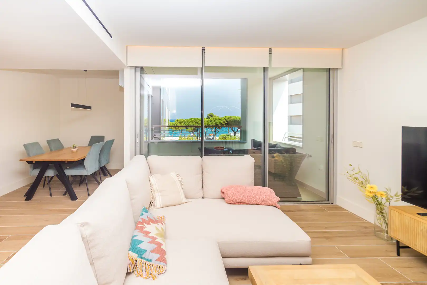 Sala de estar de Apartamento en venta en Castell d'Aro, Platja d'Aro i s'Agaró con Aire acondicionado, Terraza y Amueblado