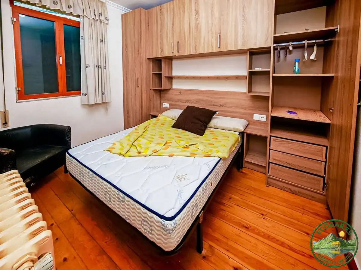 Schlafzimmer von Haus oder Chalet zum Verkauf in Ponferrada mit Heizung, Privatgarten und Parkett