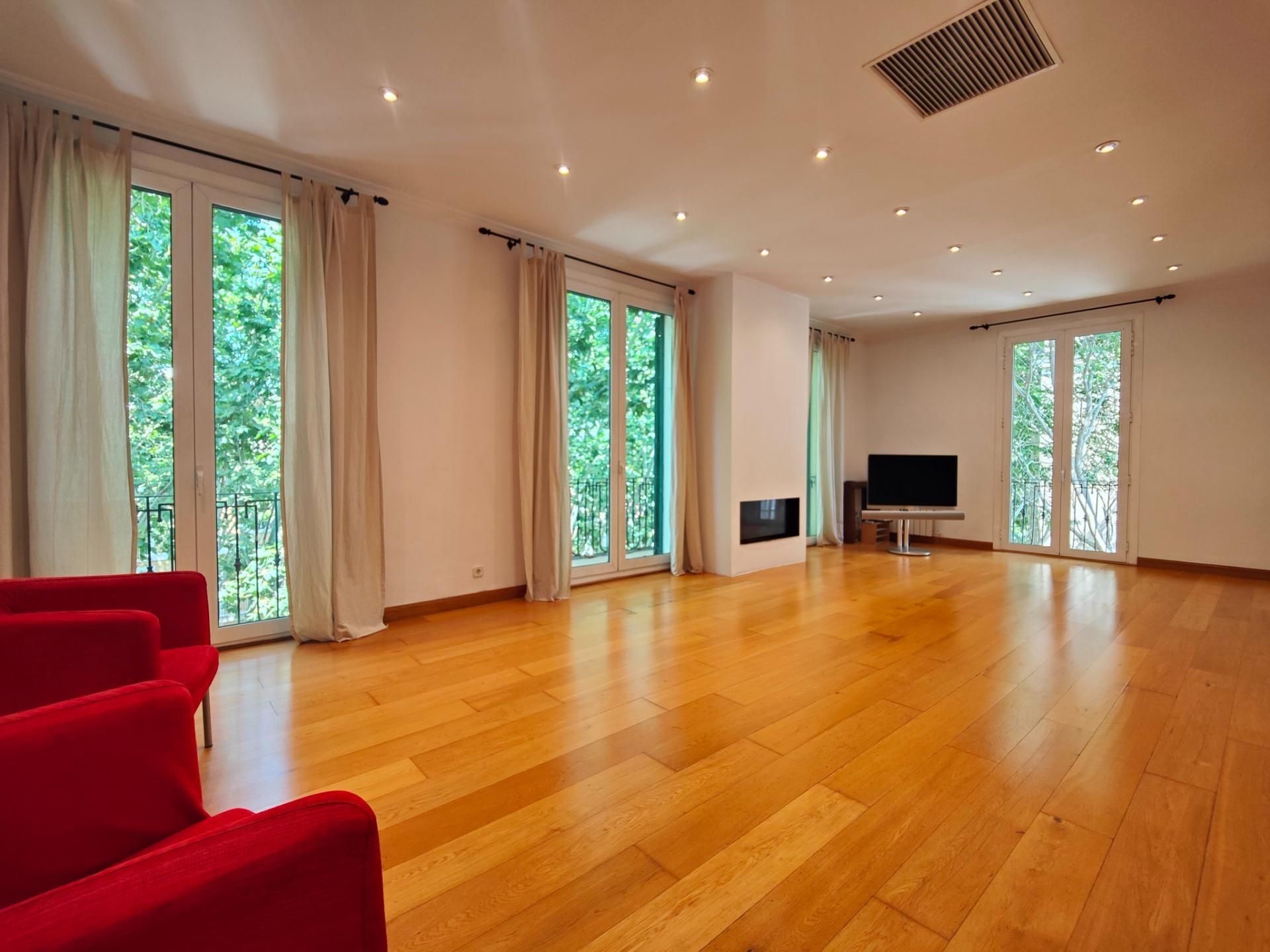 Sala d'estar de Àtic de lloguer en  Palma de Mallorca amb Calefacció, Parquet i Terrassa