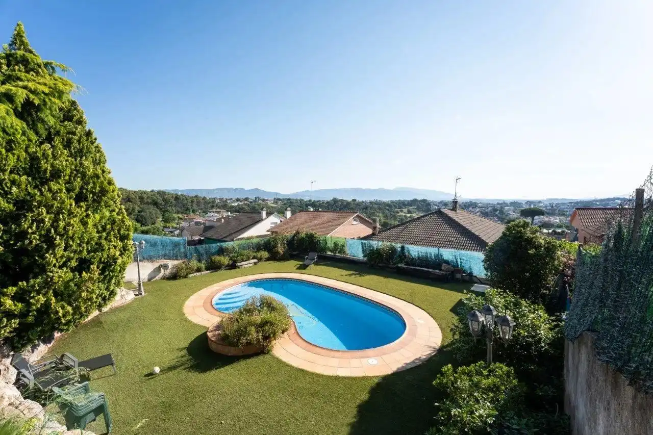 Piscina de Casa o xalet en venda en Lliçà d'Amunt amb Jardí privat i Piscina comunitària