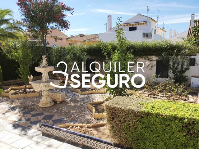 Casa-chalet en Alquiler en del Río Segura en Pueblo Latino