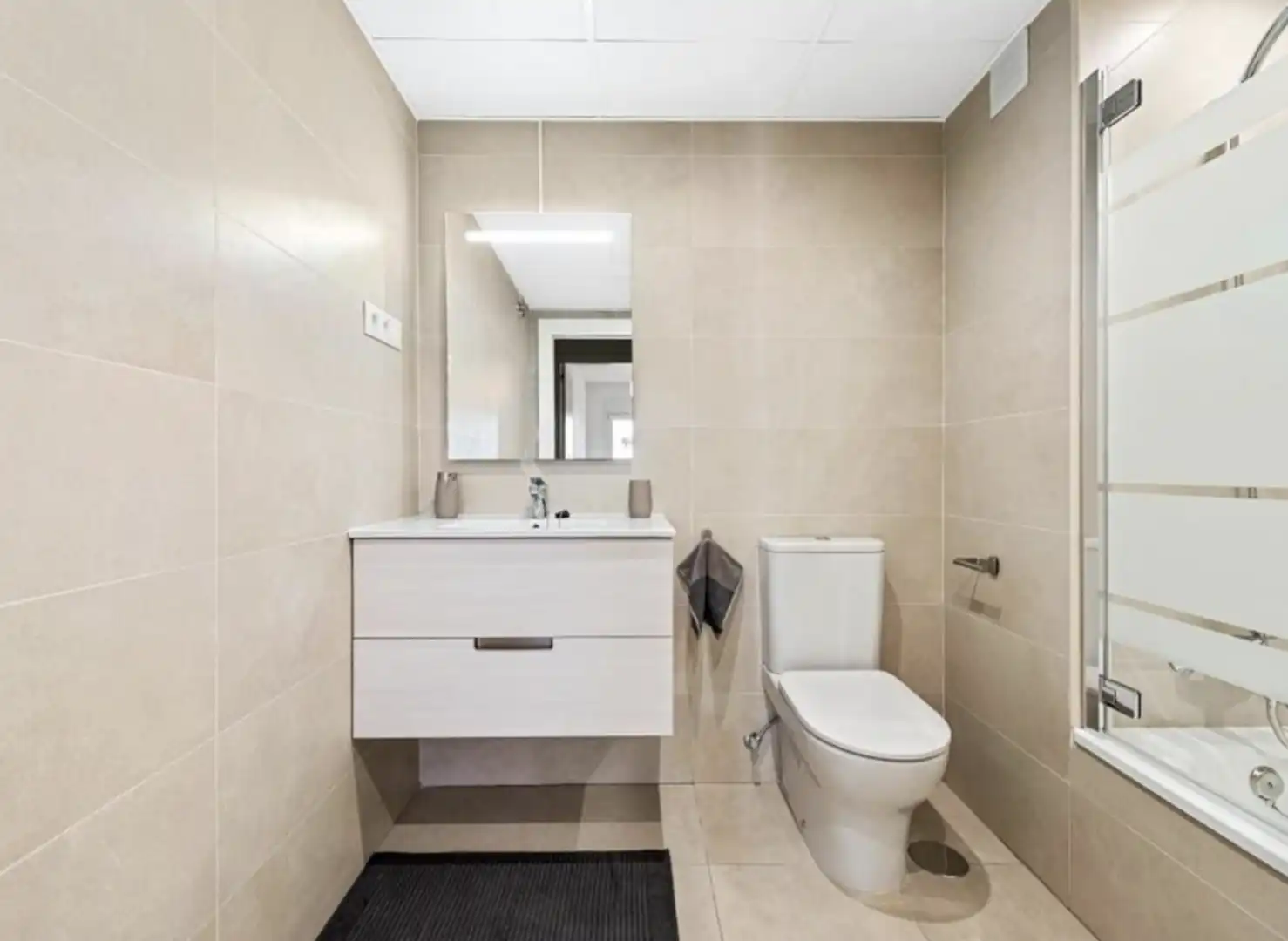 Baño de Apartamento en venta en Marbella con Aire acondicionado, Calefacción y Terraza