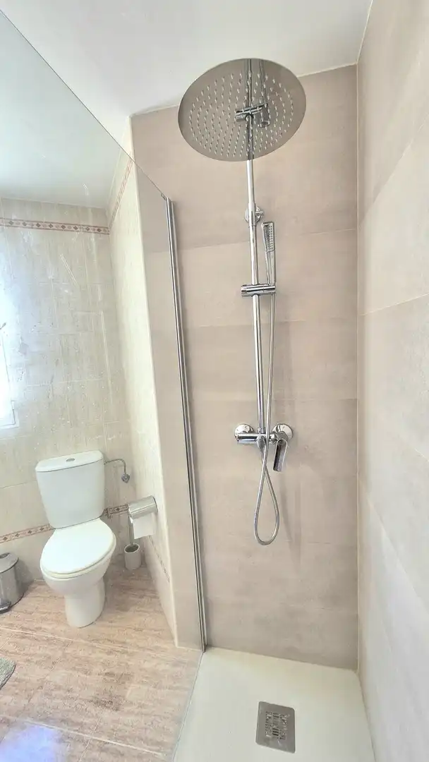 Baño de Ático de alquiler en Marbella con Aire acondicionado, Terraza y Trastero