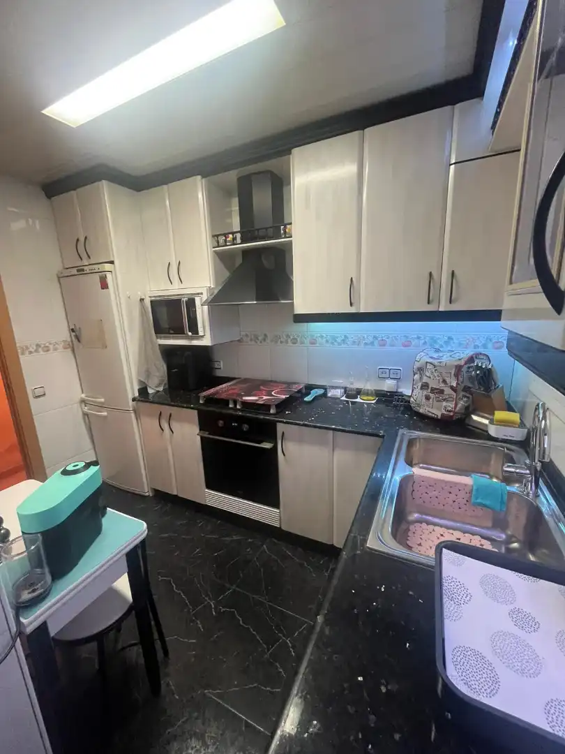 Küche von Wohnung zum Verkauf in L'Hospitalet de Llobregat mit Klimaanlage, Heizung und Parkett