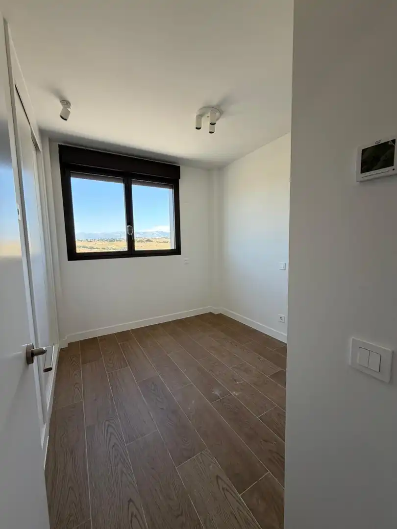 Schlafzimmer von Wohnung zur Miete in Tres Cantos mit Heizung, Terrasse und Balkon
