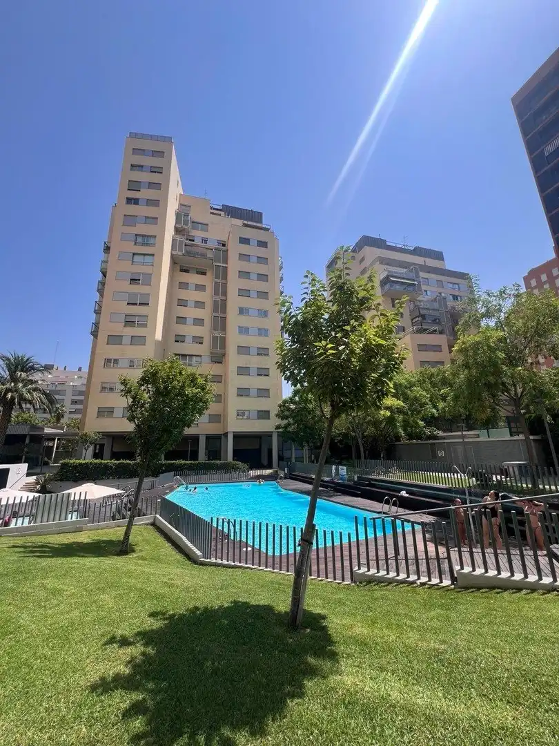 Flat with pool for sale in Campanar