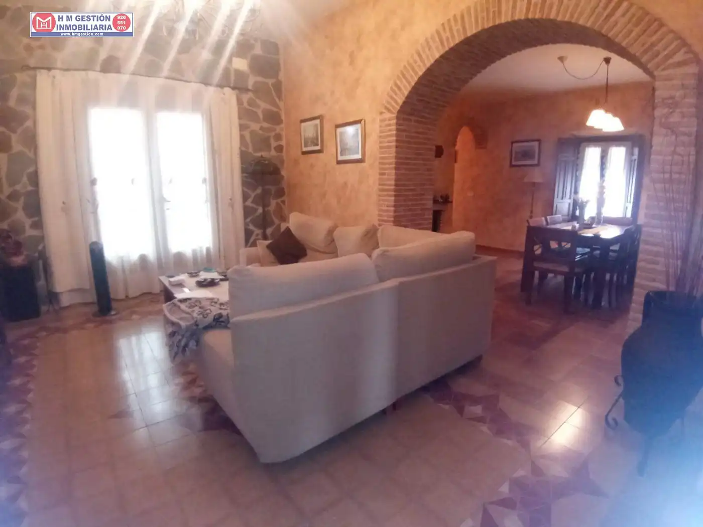 Sala d'estar de Casa o xalet en venda en Arenales de San Gregorio amb Jardí privat, Terrassa i Moblat