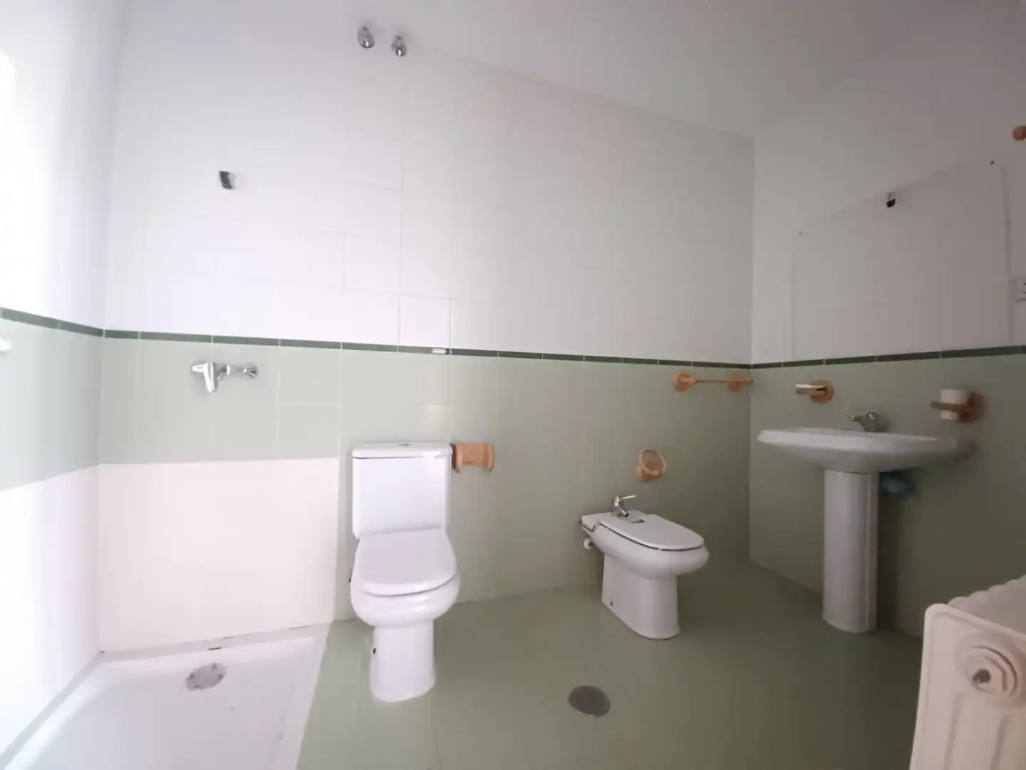 Bathroom of Flat for sale in Loja  with Terrace and Balcony