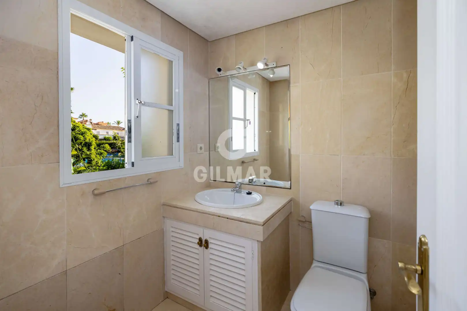 Casa adosada en venda a La Concha - Resina Golf