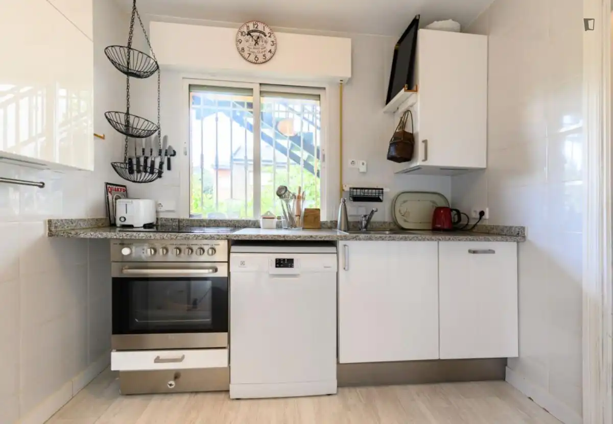 Cocina de Apartamento de alquiler en La Moraleja con Calefacción, Amueblado y Horno