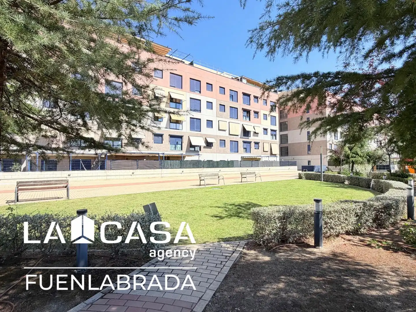Vista exterior de Piso en venta en Fuenlabrada con Aire acondicionado, Trastero y Piscina
