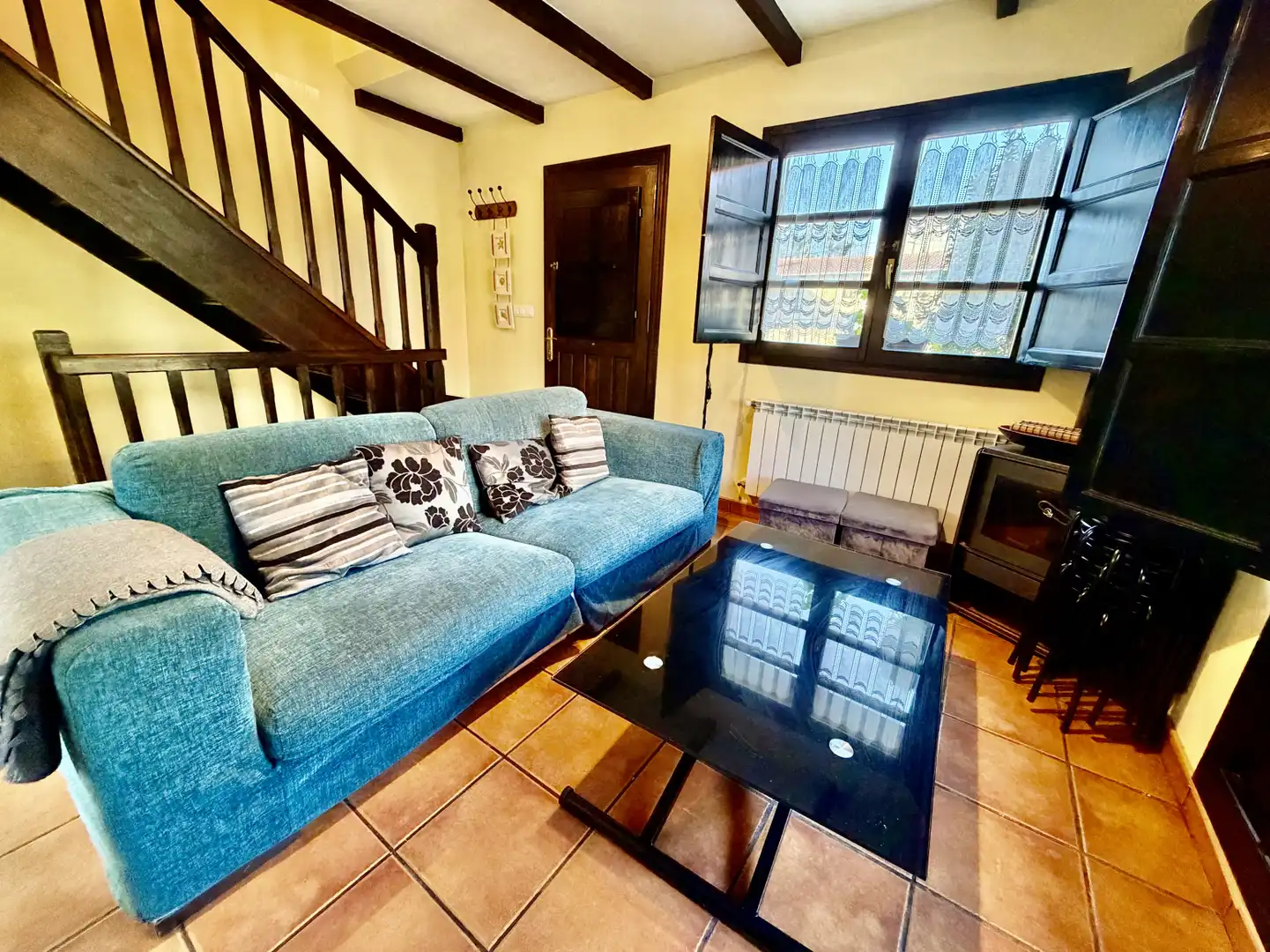 Living room of Detached homes for sale in Santillana del Mar  with Heating, Private garden and Furnished