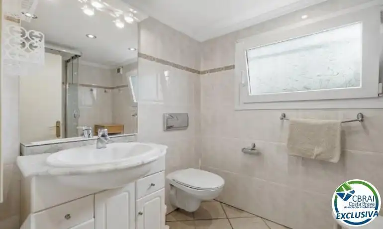 Badezimmer von Country house zum Verkauf in Roses mit Heizung, Privatgarten und Terrasse