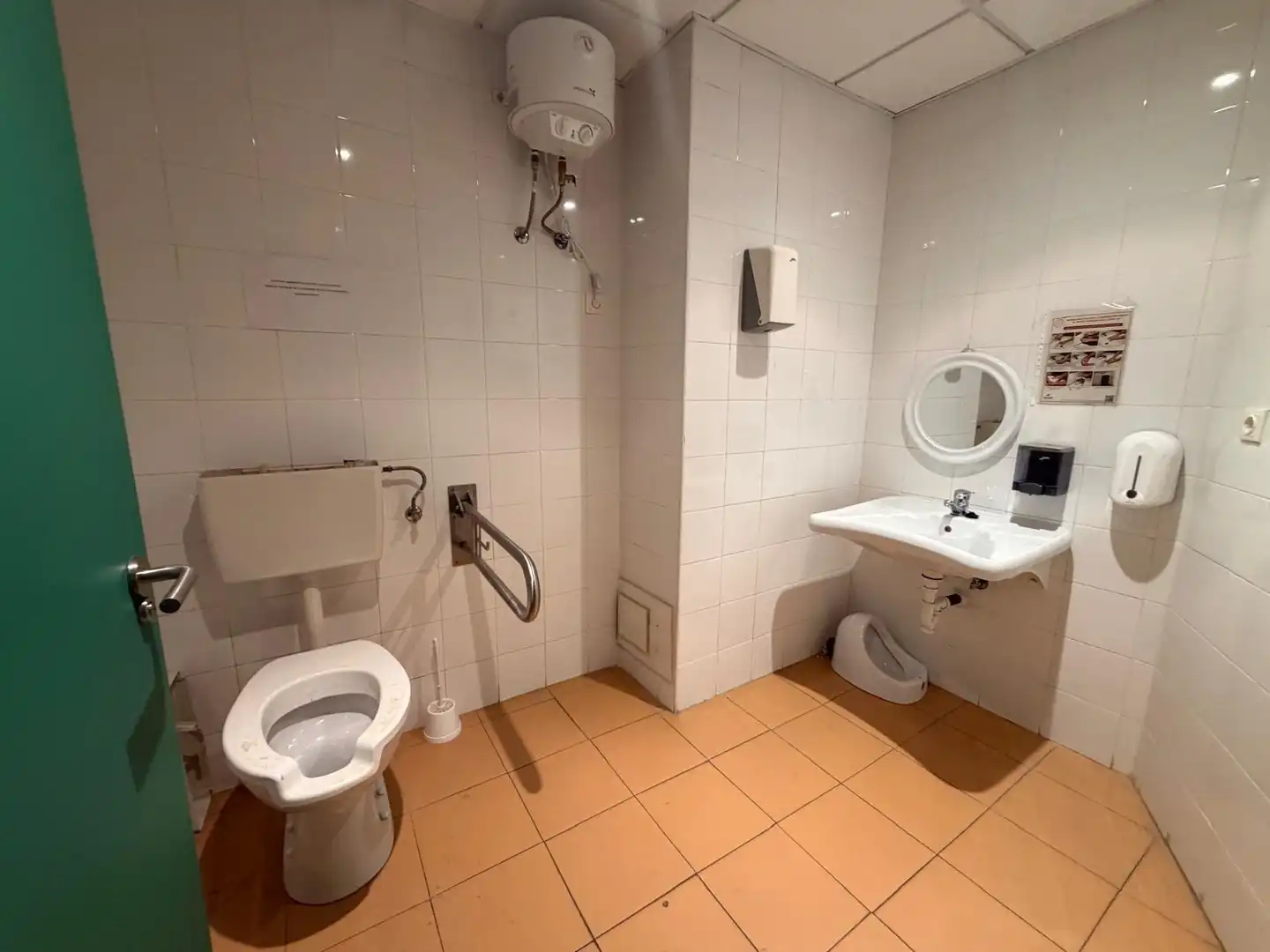 Badezimmer von Geschaftsraum zur Miete in Valladolid
