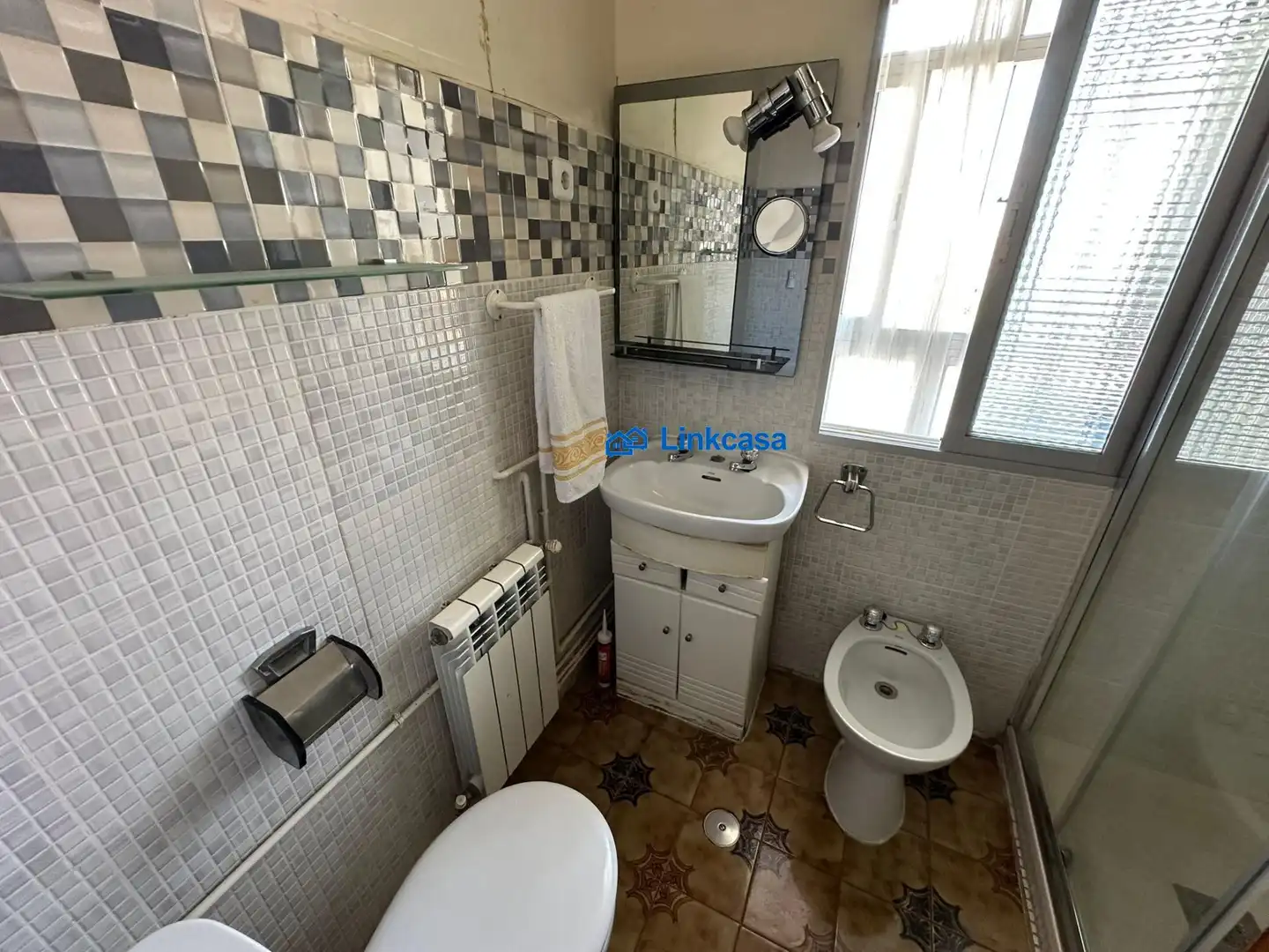 Baño de Piso en venta en Madrid con Calefacción, Terraza y Amueblado