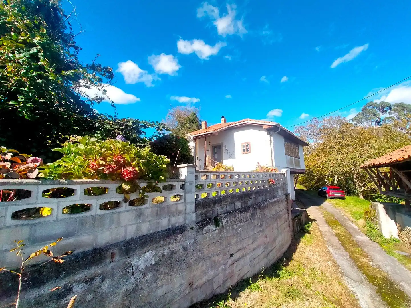 Vista exterior de Finca rústica en venda en Salas amb Calefacció, Jardí privat i Traster
