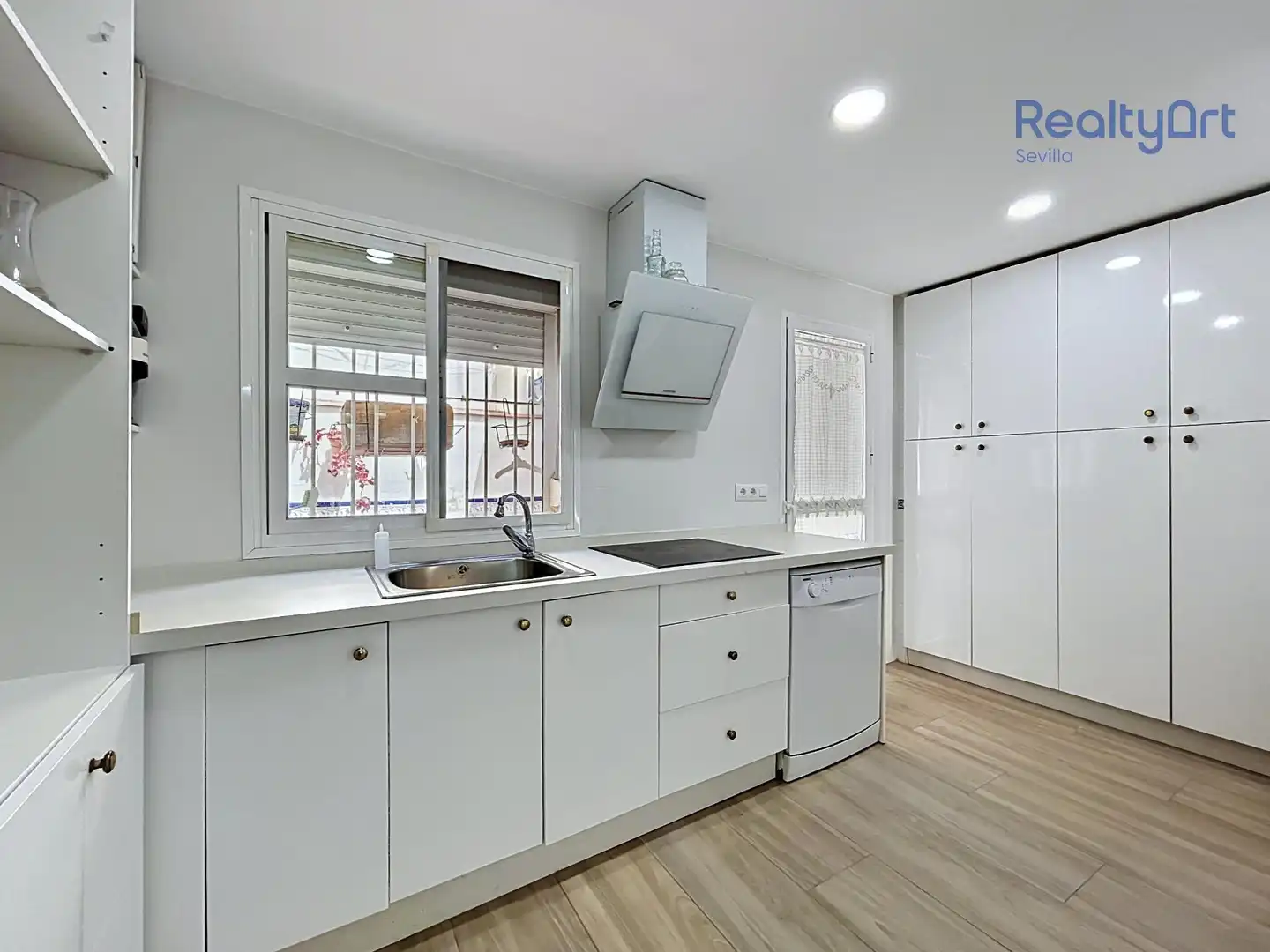 Kitchen of Detached homes for sale in La Puebla del Río  with Air Conditioner, Heating and Storage room
