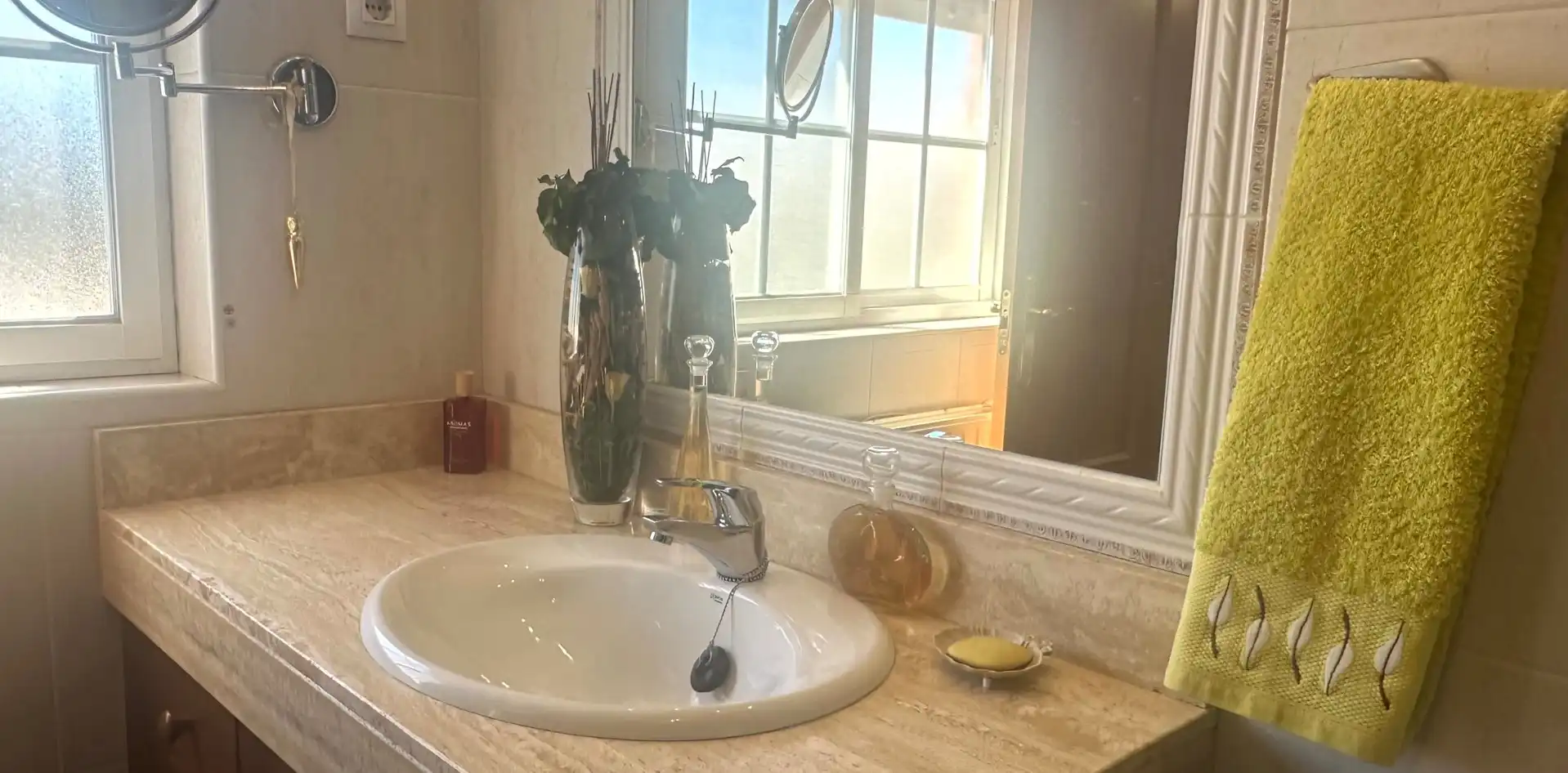 Badezimmer von Einfamilien-Reihenhaus zum Verkauf in Algete mit Klimaanlage, Heizung und Privatgarten