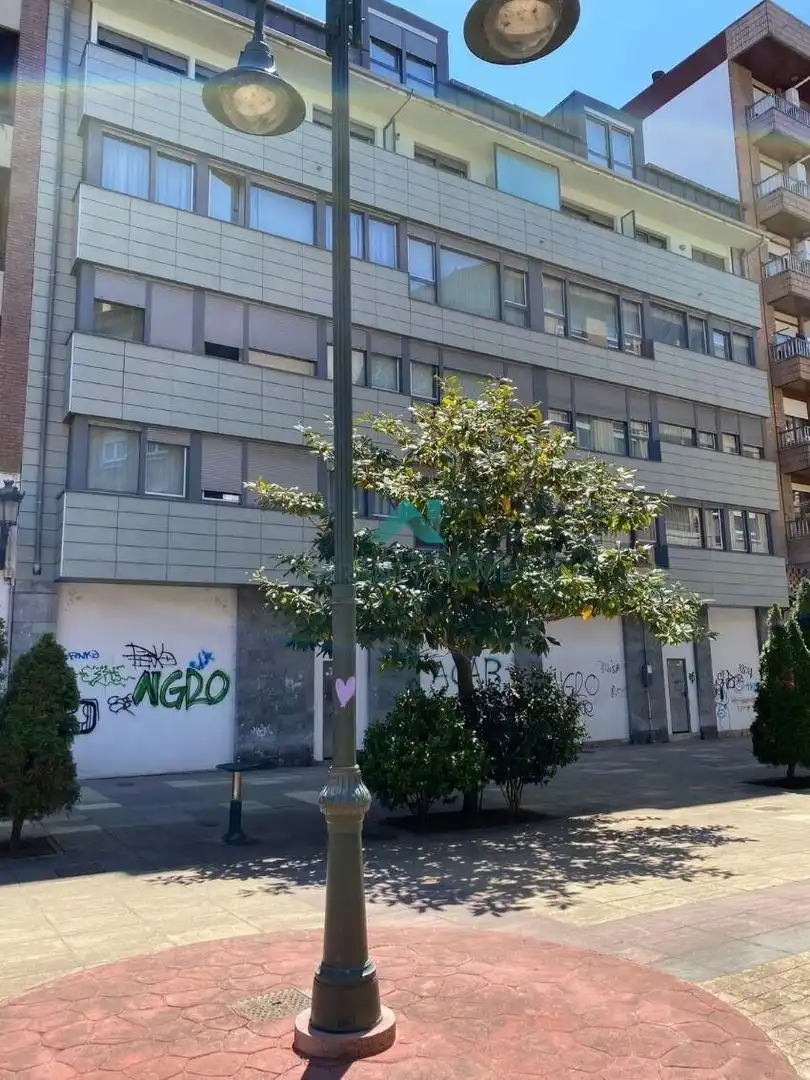 Außenansicht von Geschaftsraum zur Miete in Torrelavega 