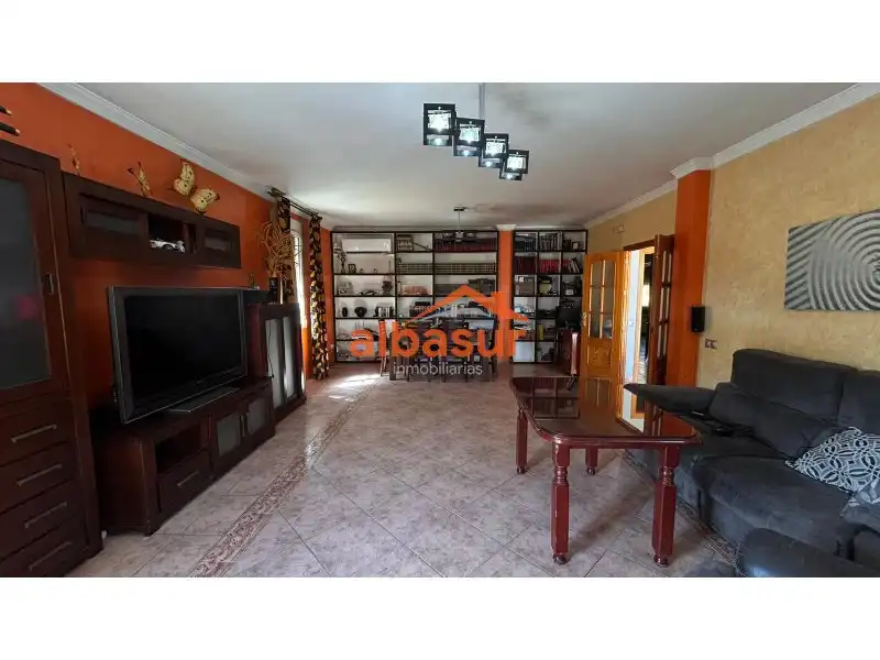 Sala d'estar de Casa o xalet en venda en Periurbano Oeste - Sierra