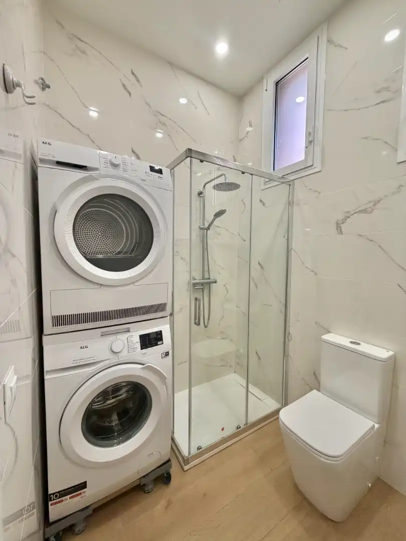 Badezimmer von Geschaftsraum zum Verkauf in Madrid mit Klimaanlage, Heizung und Möbliert