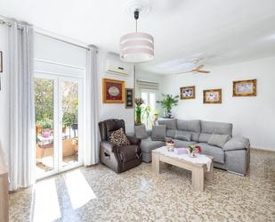 Living room of Flat for sale in  Granada Capital  with Air Conditioner and Balcony