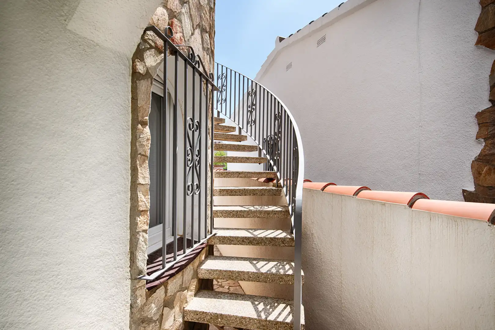 Balcony of Houses for sale in Empuriabrava  with Air Conditioner and Private garden
