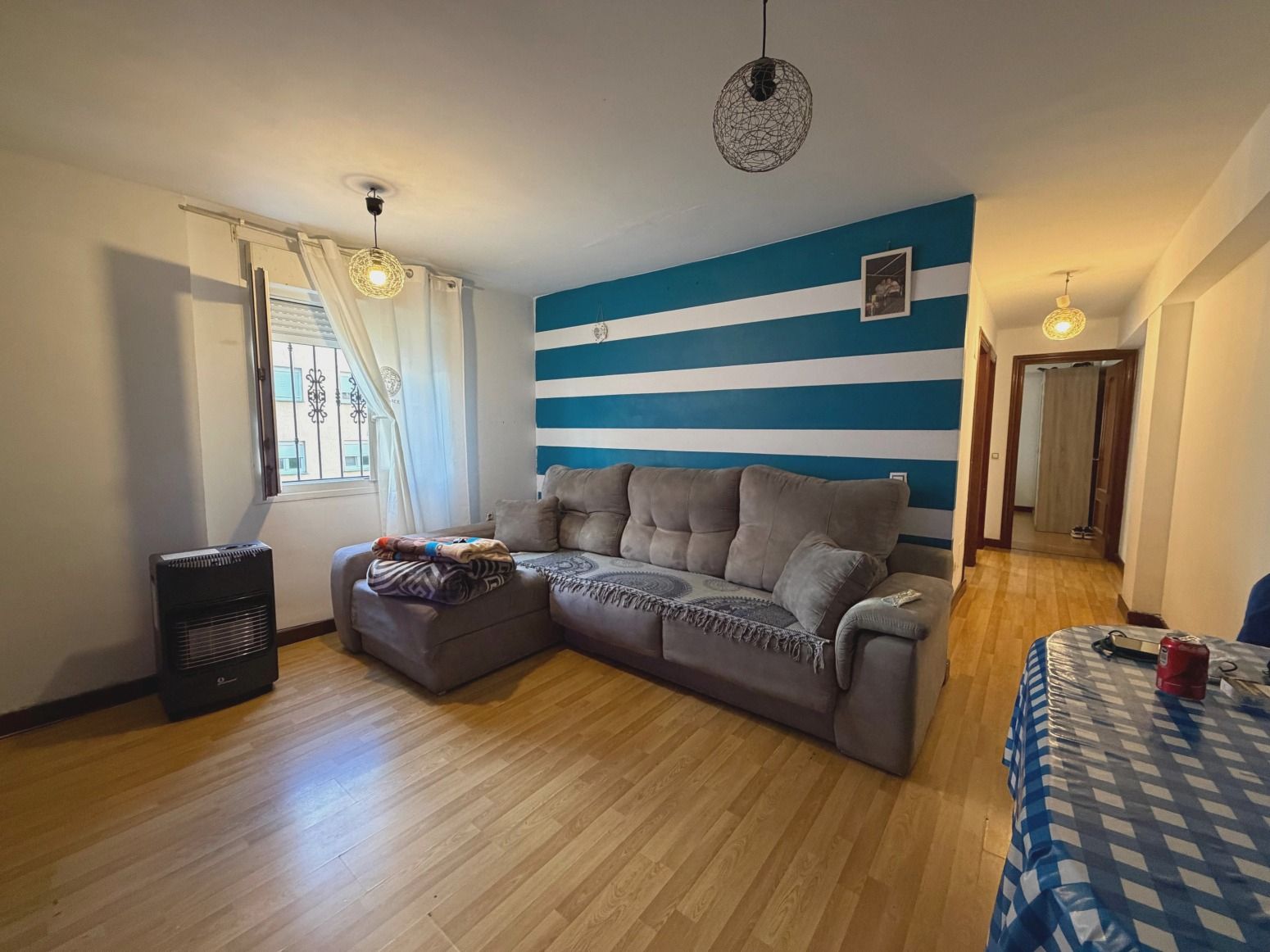 Sala d'estar de Pis en venda en Avilés amb Calefacció, Parquet i Moblat