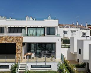 Vista exterior de Casa adosada de lloguer en Marbella amb Aire condicionat, Jardí privat i Terrassa